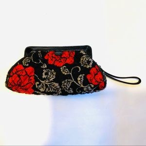 VERA BRADLEY TAPESTRY WRISTLET